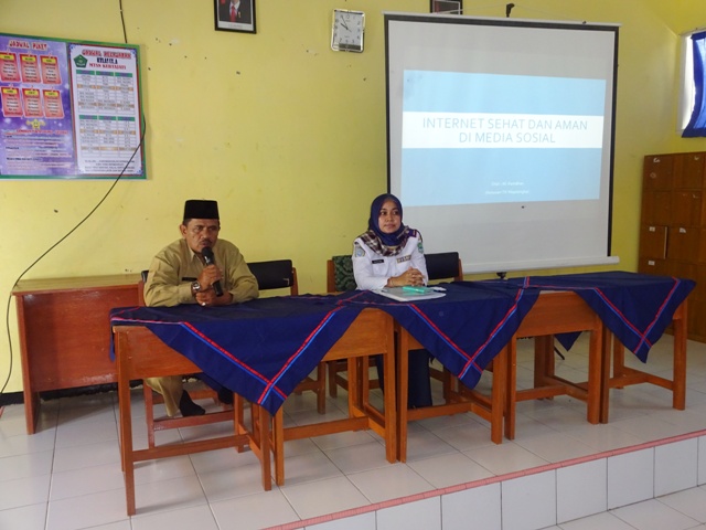 Dishubkominfo Sosialisasikan Cara Berinternet Yang Sehat Di MTsN Kertajati