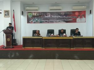 Bupati Serahkan Surat Keputusan Pengangkatan Kepala TK, SD dan SMP