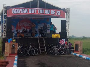 Danlanud S Sukani Gelar Fun Bike HUT TNI AU ke-73