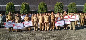 Bupati Berikan Penghargaan Pelayanan Publik kepada OPD dan Kecamatan