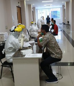 Tenaga Kesehatan RSUD Majalengka dan Cideres  jalani Tes Swab