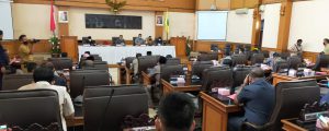 Bupati menghadiri kegiatan Rapat Paripurna DPRD dengan Agenda Penyampaian Raperda Pertanggungjawaban APBD Kab. Majalengka tahun 2019