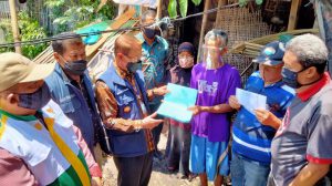 Bupati Berikan Bantuan Rutilahu Kepada Dua Warga di Kecamatan Cigasong