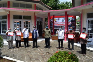 Bupati Serahkan Bantuan Alat Mesin Pertanian (Alsintan) Dari Pemerintah Pusat Tahun Anggaran 2020