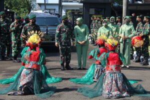 PANGKOSTRAD KUNJUNGI YONIF R 321/GT KOSTRAD