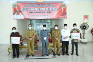 Bupati Berikan Reward kepada 59 Pondok Pesantren yang Lolos Seleksi dalam Program OPOP
