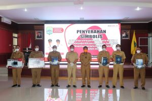 Wakil Bupati Secara Simbolis Serahkan Alat Cetak KTP Elektronik, Akta Kematian dan Dokumen Perjanjian Kerjasama (PKS) Pemanfaatan Data Kependudukan