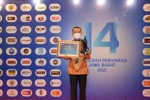 Peduli Penyiaran Bupati Majalengka Raih Penghargaan Kepala Daerah Peduli Penyiaran Digital