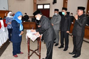 Bupati Tandatangani Kesepakatan Bersama KUA dan PPAS APBD Kab. Majalengka Tahun Anggaran 2022