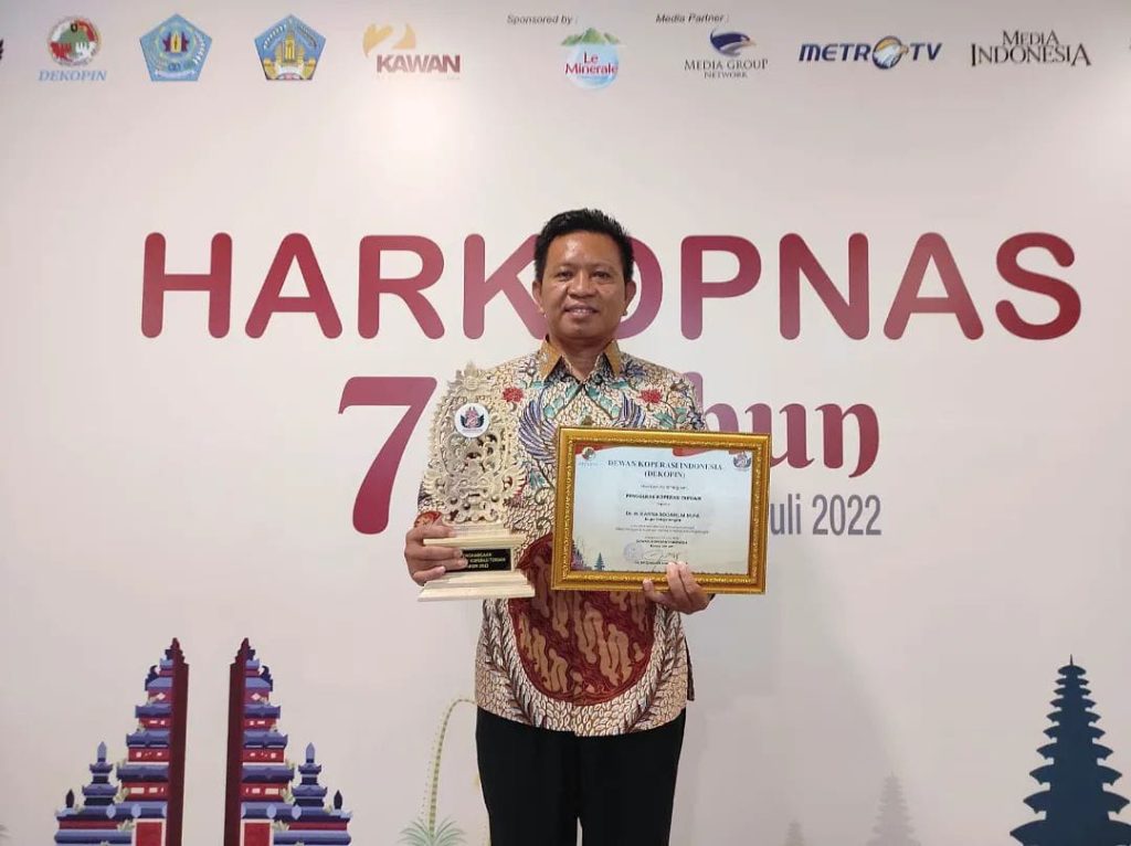 Bupati Majalengka Raih Penghargaan Penggerak Koperasi Terbaik Kategori Kepala Daerah