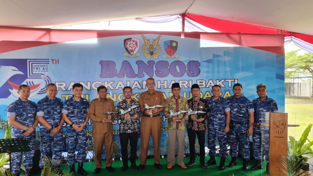 HUT Bakti TNI AU ke 75 Lanud S.Sukani  Adakan Baksos  dan Penyerahan SK. Pahlawan Nasional