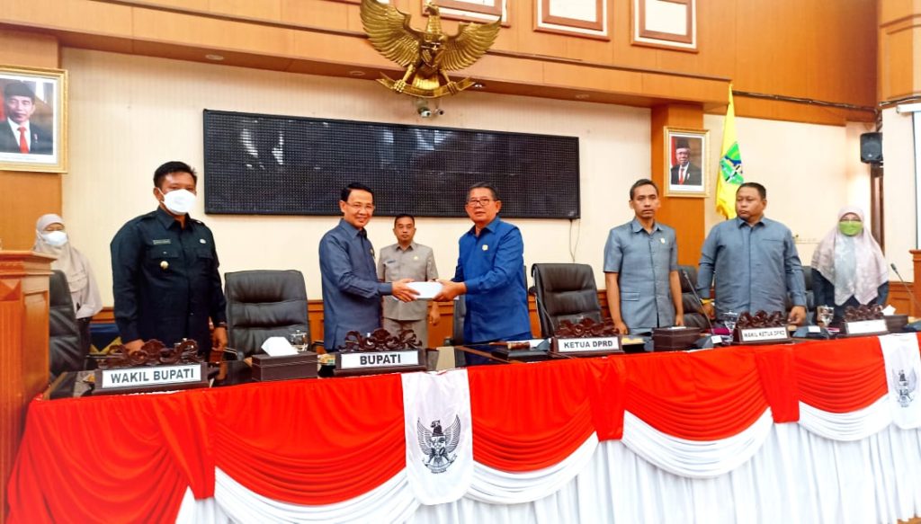 Bupati Sampaikan Raperda Perubahan APBD Kab.Majalengka Tahun  Anggaran 2022 Dalam Rapat Paripurna DPRD