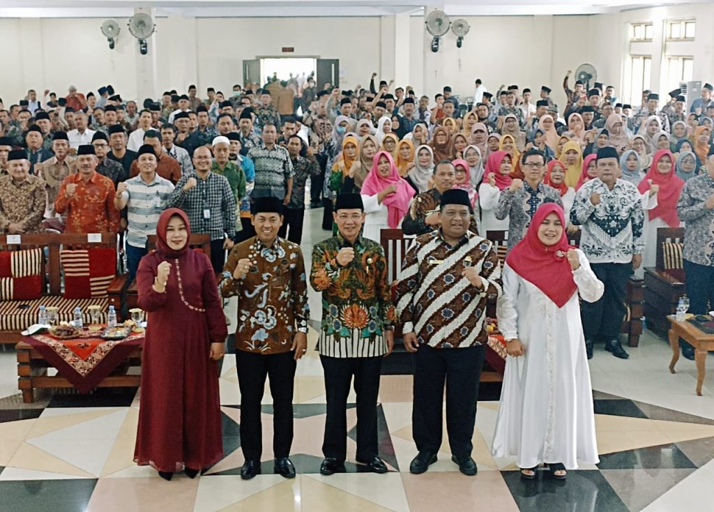 Bupati Hadiri Peringatan Gebyar Maulid Nabi Muhammad SAW dilingkungan Kantor Kemenag Kab.Majalengka