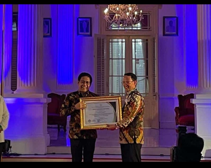 Bupati Majalengka Raih Penghargaan Percepatan Pembangunan Desa dari Kemendes PDTT