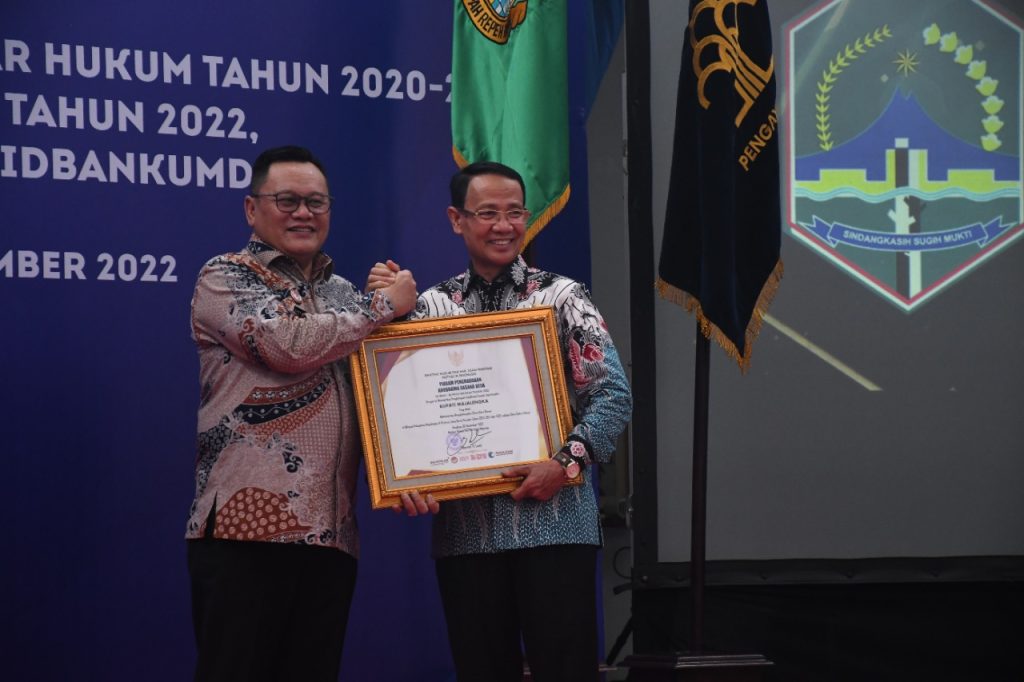 Bupati dan Pemkab Majalengka Mendapat Penghargaan dari Kemnkumham