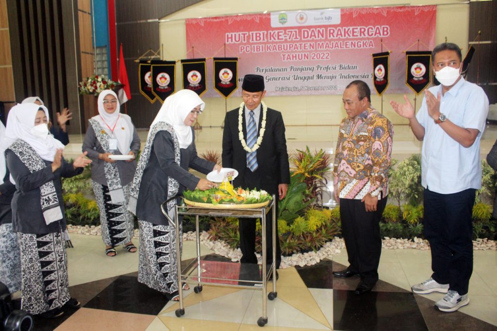 Hadiri HUT IBI ke 71 Bupati Majalengka ajak Bidan Turunkan Angka Stunting
