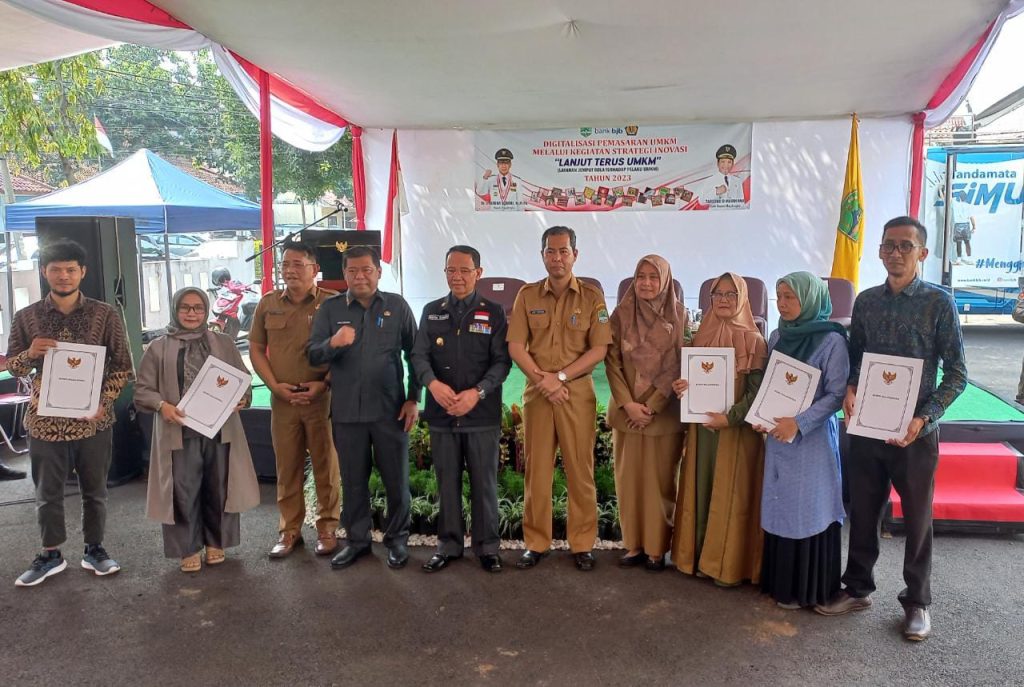 Lewat Layanan Jemput Bola Pelaku UMKM, Bupati Buka Kegiatan Sosialisasi Digitalisasi Pemasaran bagi Para Pelaku UMKM di Kab.Majalengka
