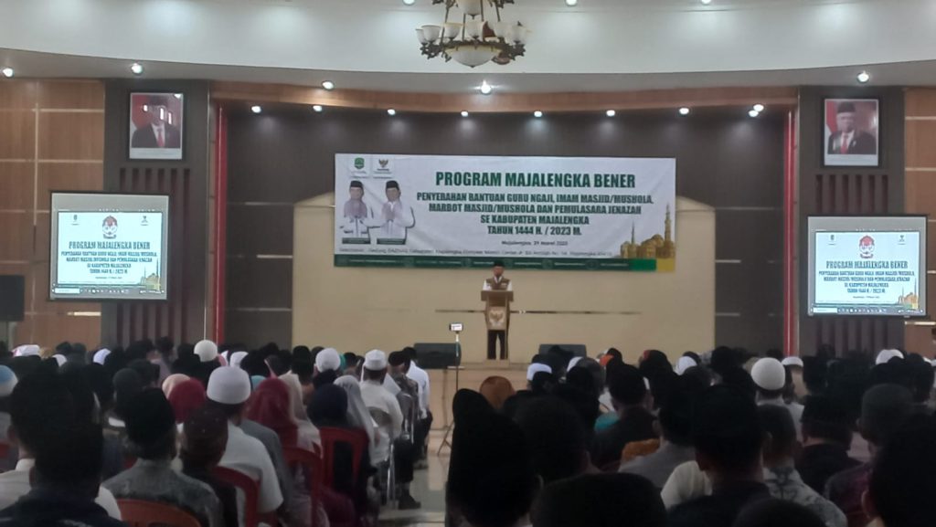 Di Bulan Ramadhan Bupati Serahkan Bantuan Keagamaan Program Baznas Majalengka