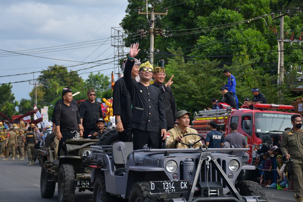Semarak Peringatan Hari Jadi Majalengka ke-533, Gubernur Jawa Barat dan Bupati Majalengka Kompak Lepas Peserta Kirab Budaya