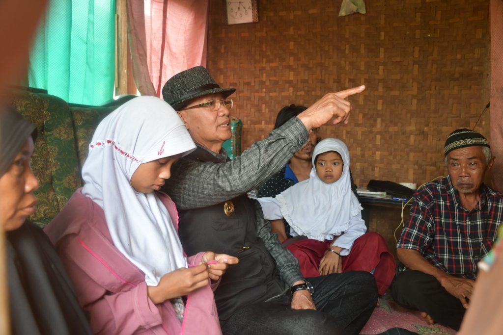 Jenguk Amel, Bupati Bantu Kebutuhan Keluarga dan Pendidikan Amel