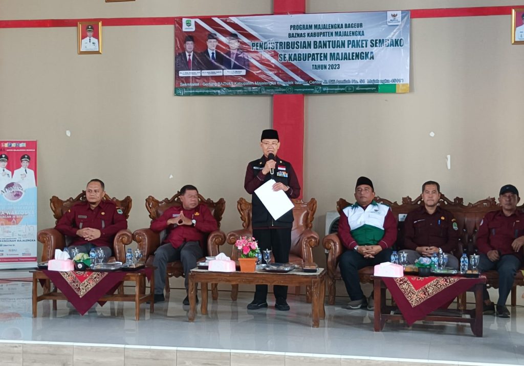 Bupati Bersama Baznas Kab.Majalengka Salurkan Ribuan Paket Sembako dalam Program Majalengka Bageur