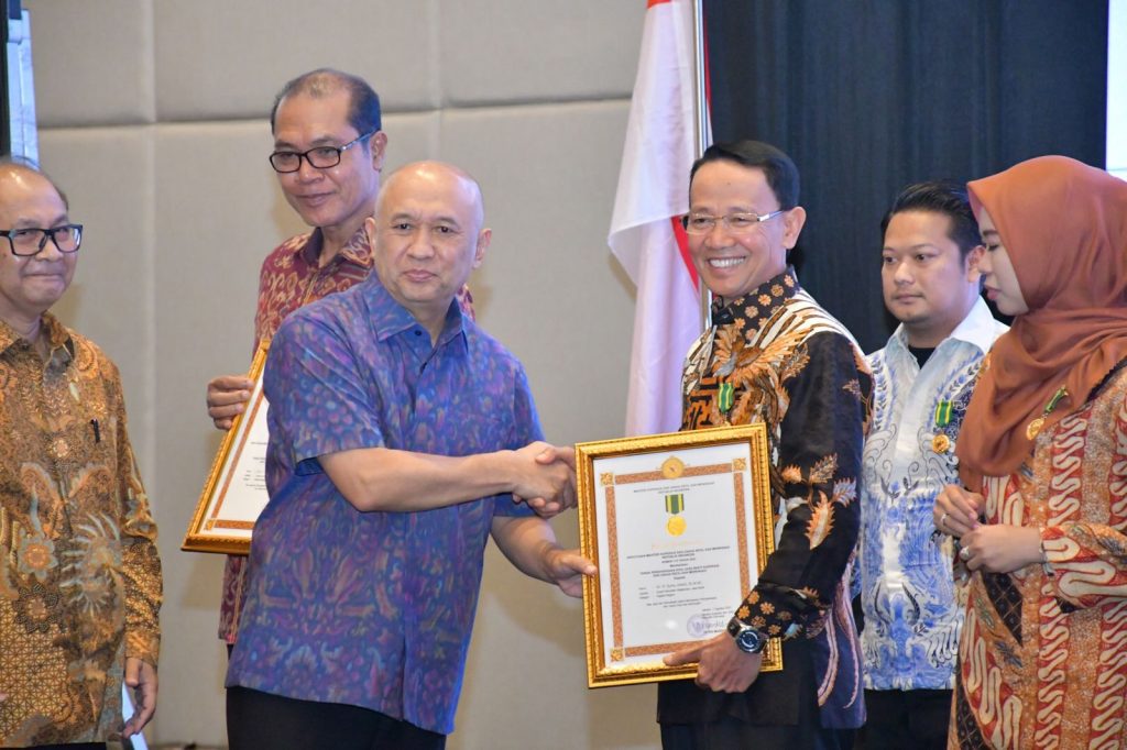 Bupati Majalengka Raih Penghargaan Jasa Bakti Koperasi dan UKM