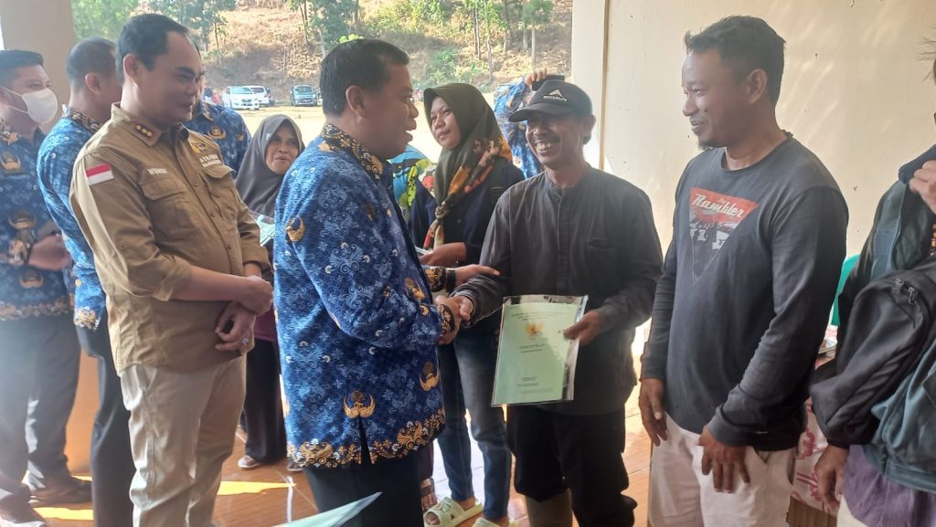 BPN Majalengka Terus Bagikan Sertifikat Tanah Program PTSL