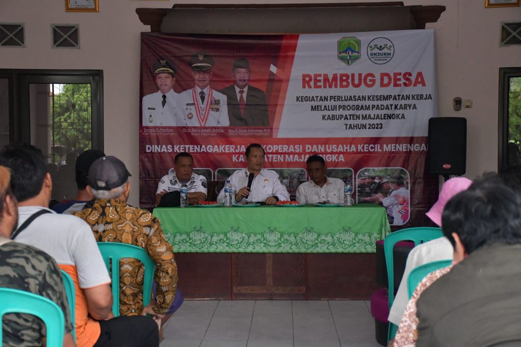 Kepala Dinas Kominfo Kab.Majalengka Mewakili Bupati Membuka Program Padat Karya Tunai Desa Sinarjati dan Desa Salawana
