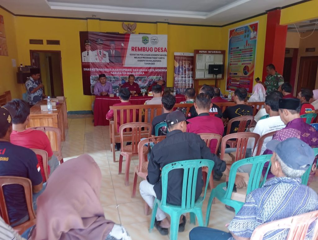 Kepala Dinas Kominfo Kab.Majalengka Mewakili Bupati Membuka Program Padat Karya Tunai Desa Dawuan dan Desa Pasirmelati