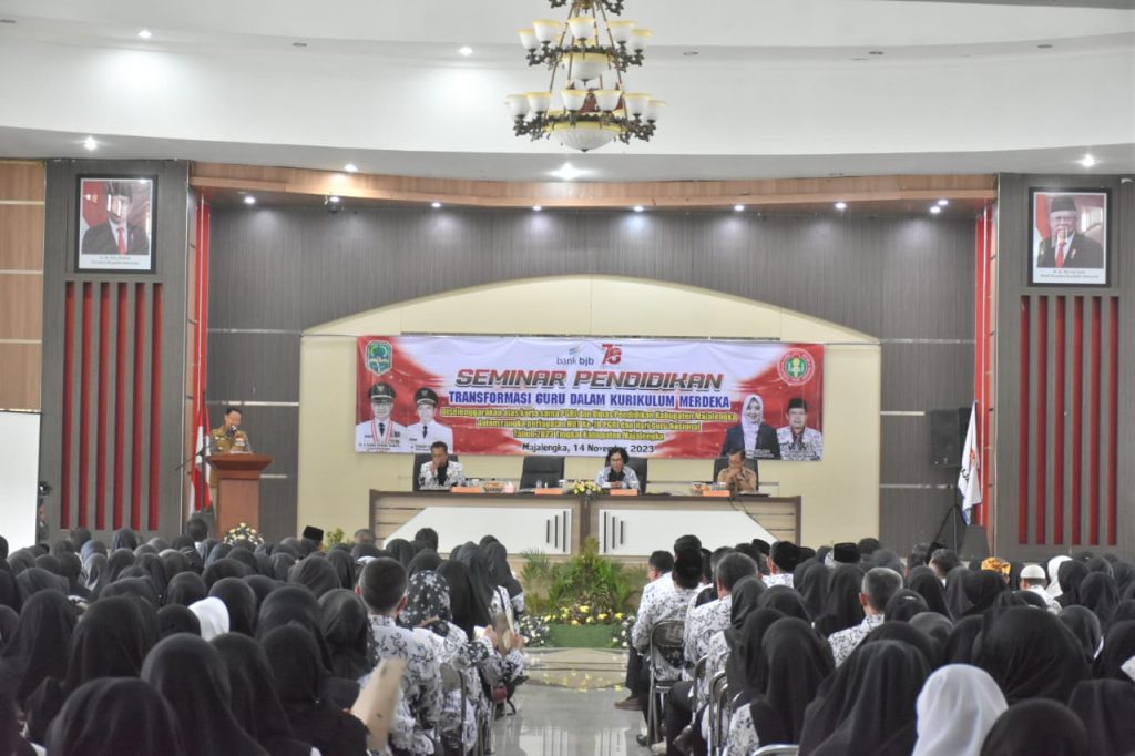 Bupati Buka Kegiatan Seminar Pendidikan Bertajuk "Transformasi Guru Dalam Kurikulum Merdeka"