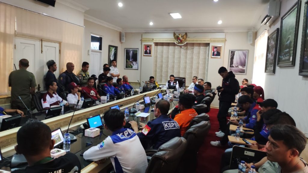 Ribuan Buruh di Majalengka Tuntut Kenaikan UMK, Bupati Akan Perjuangkan UMK Yang Layak Untuk Buruh