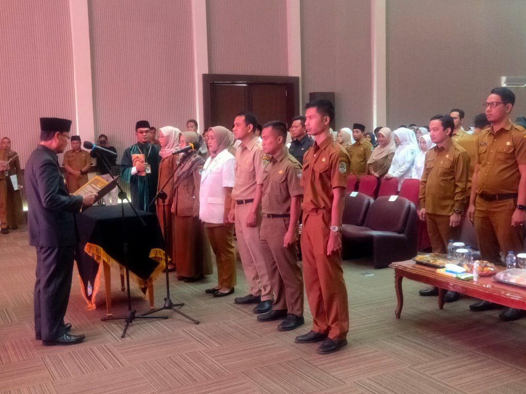 Bupati Pimpin Pelantikan dan Pengambilan Sumpah Janji PNS dalam Jabatan Fungsional Sebanyak 238 Pegawai Pemkab Majalengka