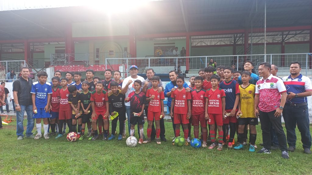 Respon Keluhan Masyarakat Pj. Bupati Majalengka Dedi Supandi akan Perbaiki Stadion Warung Jambu