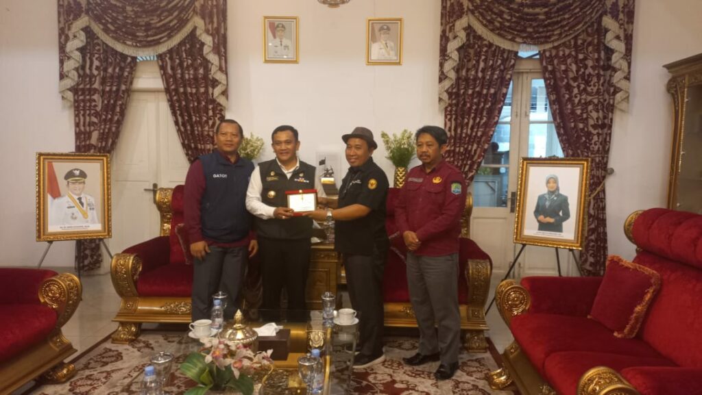 Pj Bupati Majalengka menerima kunjungan KIP Jabar