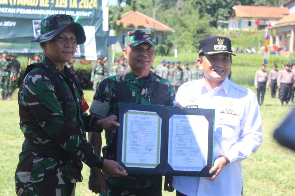 Kapoksahli Pangdam III/Siliwangi Secara Resmi Menutup Kegiatan TMMD Ke-119 Kodim 0617/Majalengka