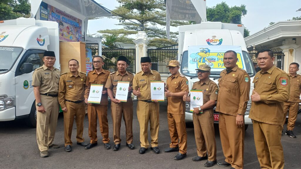 Sekda H. Eman Suherman Serahkan Empat Mobil Maskara