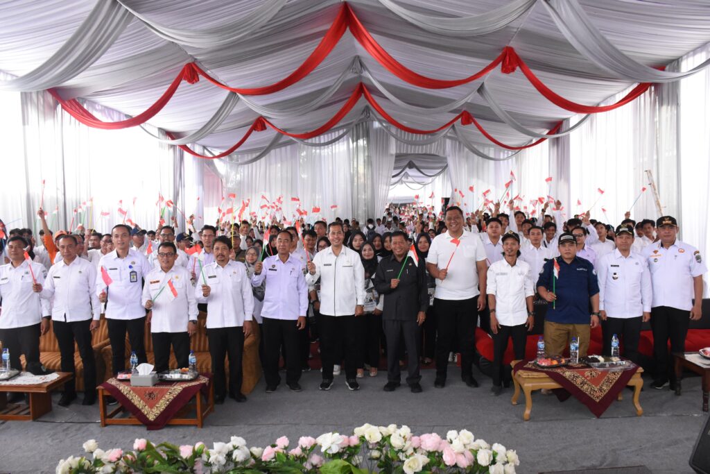 Pemkab Majalengka Canangkan Gerakan Pembagian 10 Juta Bendera Merah Putih Pada Pembukaan Pelatihan Uji Kompetensi Calon Tenaga Kerja