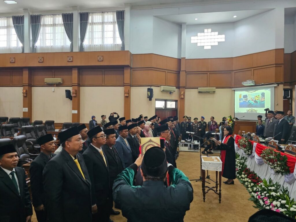 50 Anggota DPRD Kabupaten Majalengka Periode 2024 - 2029 Resmi Dilantik
