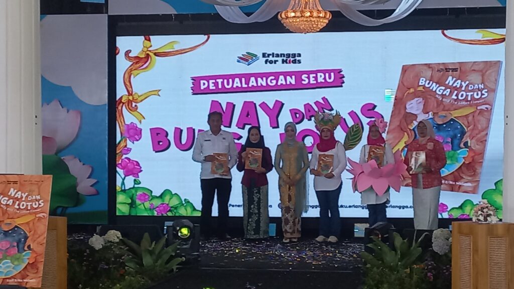 Penjabat Ketua TP PKK Kabupaten Majalengka Luncurkan Buku Nay dan Bunga Lotus