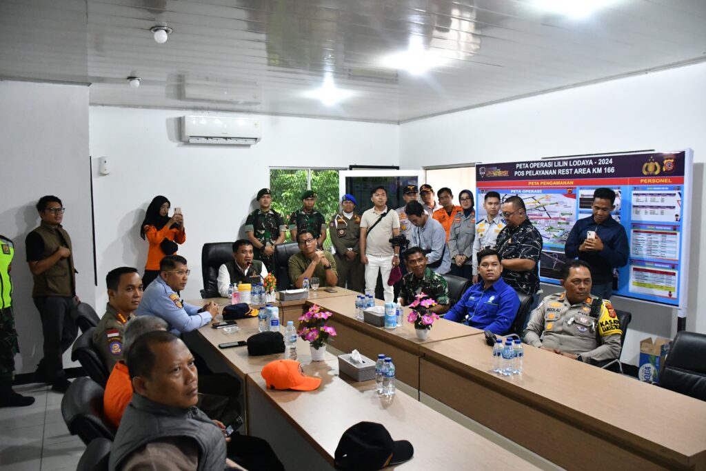 Pj Bupati Cek Kondisi Lalin saat Nataru, Ajak Pemudik Singgah untuk Menikmati Wisata Kuliner Majalengka