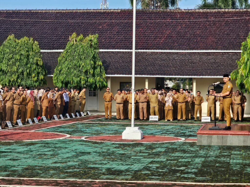 Wabup Dena Muhamad Ramdhan Pimpin Apel Pertama, Beri Reward Kepada OPD yang Support Program 100 Hari Kerja