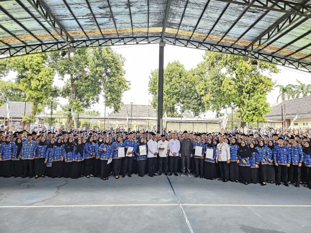 Bupati Eman Suherman Lantik CPNS dan PPPK "Jadilah Pelayan Masyarakat"