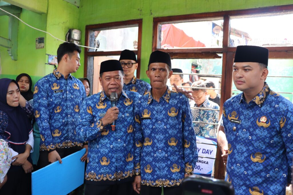 Komitmen Pendidikan Merata: Bupati Majalengka Salurkan Bantuan Khusus Bagi Siswa Tidak Mampu di Luar Program KIP