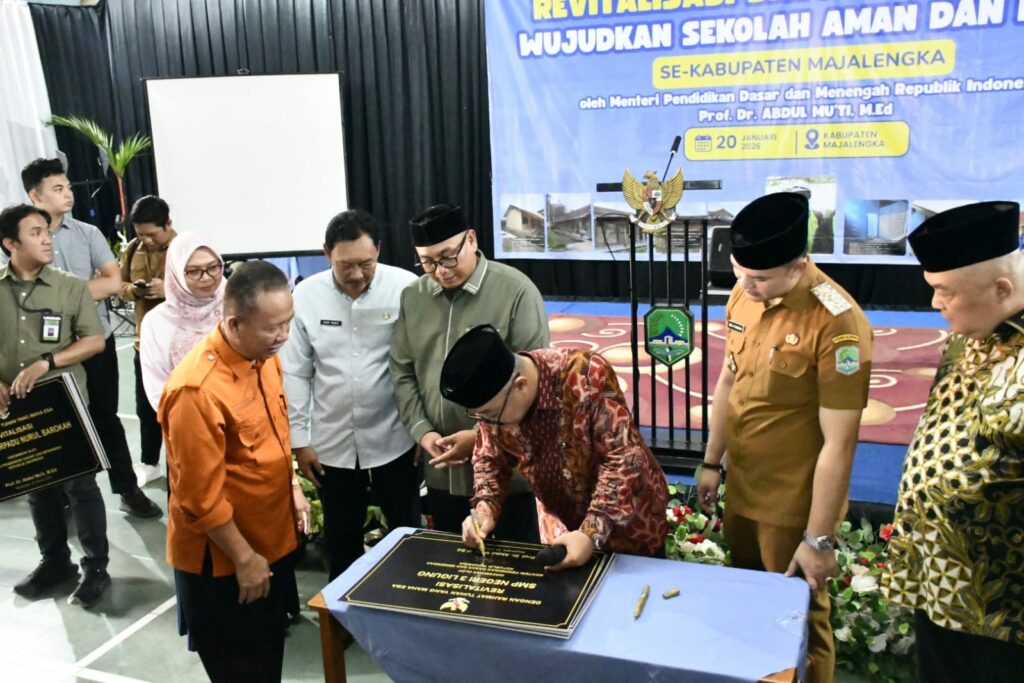 Mendikdasmen Abdul Mu’ti Resmikan Revitalisasi Pendidikan dan Sosialisasi TKA 2026 di SMPN 1 Jatiwangi.