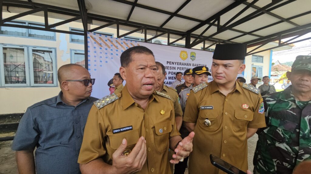 Bupati Majalengka Serahkan 69 Unit Alsintan, Perkuat Ketahanan Pangan dan Percepat MT II