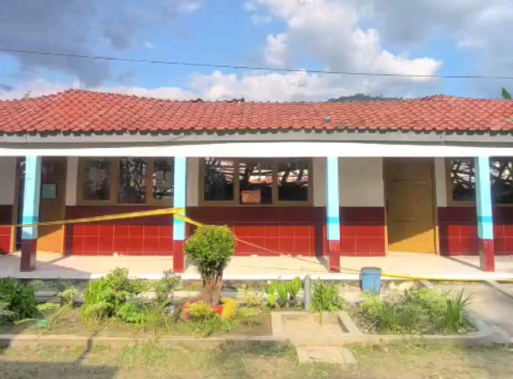 Respons Cepat Atap Sekolah Ambruk: Bupati Majalengka Instruksikan Perbaikan SDN 3 Mirat Segera Menggunakan Dana BTT